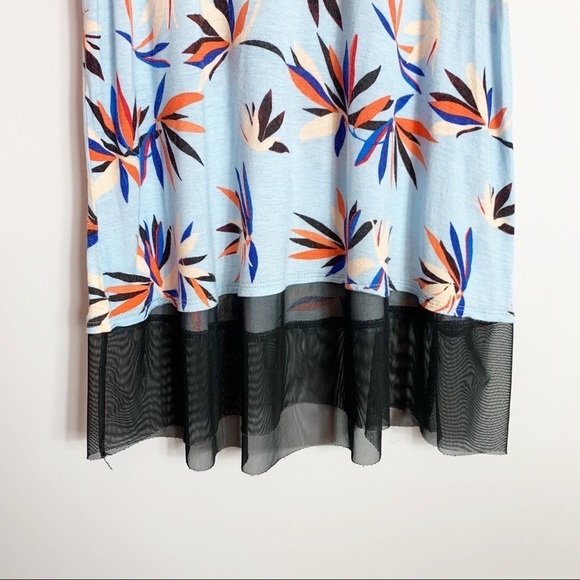 Jennifer Lopez M Floral Sleeveless Shirt - Picture 4 of 8